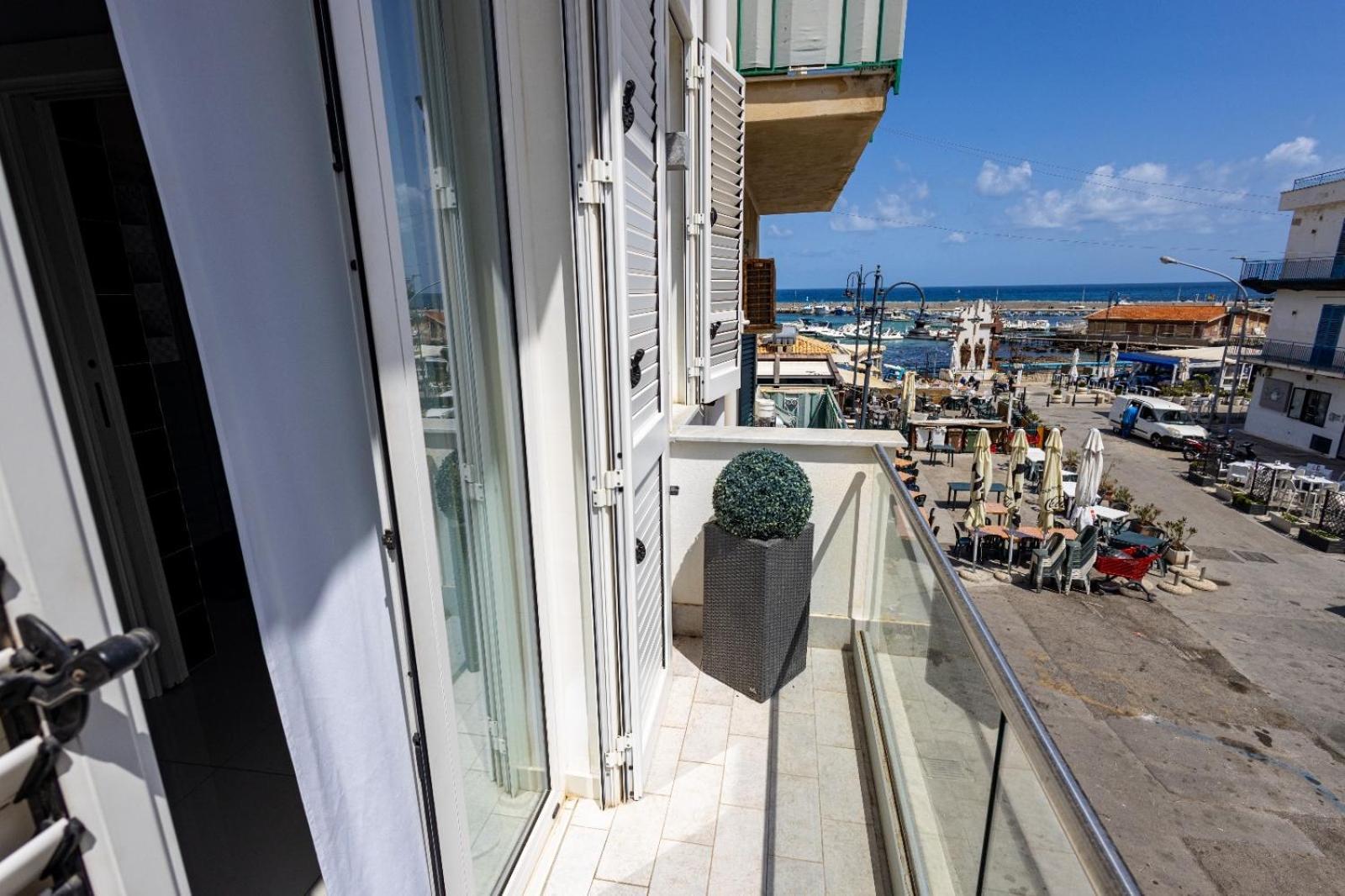 La Piazzetta A Mare Holiday House Sferracavallo Exterior photo